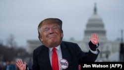 Жените во светот маршираат против Трамп