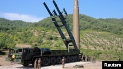 Міжконтинентальна балістична ракета Hwasong-14 на стартовому майданчику в КНДР, 5 липня 2017 року