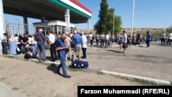 У КПП «Фотехобод» («Ойбек»).