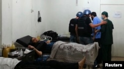 Эксперты ООН в больнице в пригороде Дамаска, где лечатся пострадавшие от химической  атаки