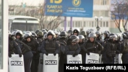 Правозащитники сообщают, что сотни местных жителей задержаны местными правоохранительными органами