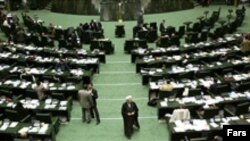 تعدادی از نمايندگان محافظه کار مجلس شورای اسلامی ایران طرحی را به منظور کاهش ورود دختران به دانشگاه های کشور به مجلس ارائه کرده اند.