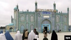 Ооганстандын конституциясы исламды мамлекеттик дин катары белгилеп, бардык мыйзамдар ислам менен тыгыз байланышта экенин ырастайт.