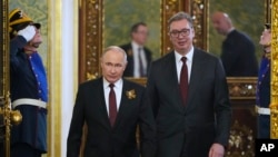 Predsednici Rusije i Srbije, Vladimir Putin i Aleksandar Vučić, na obeležavanju Dana pobede u Drugom svetskom ratu u Moskvi, 9. maj 2025.