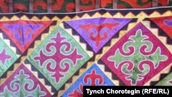 Түркүн оюусу бар кыргыз шырдагы. Ички Теңир-Тоо. 10.8.2009.