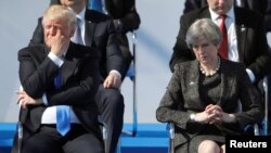 АКШ президенти Доналд Трамп жана Британиянын премьер-министри Тереза Мэй Брюсселдеги саммитте, 25.5.2017.