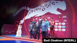 Эркин күрөш боюнча Азия чемпионатында 74 кг. салмакта байге ээлерин сыйлоо аземи. Бишкек. 4-март, 2018-ж. 