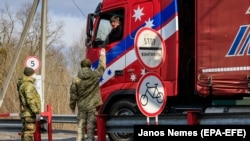 У середньому йдеться про понад 135 транспортних засобів за добу з цивільною допомогою для України (фото ілюстративне)