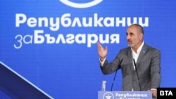 Цветан Цветанов по време на представянето на Инициативния комитет на новата си партия „Републиканци за България“ в НДК.