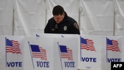 حوزه رای‌گیری در نیوهمشایر تهم فوریه ۲۰۱۶