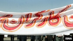 کارگران معترض بیش از دو ماه است که حقوق خود را دریافت نکرده اند.