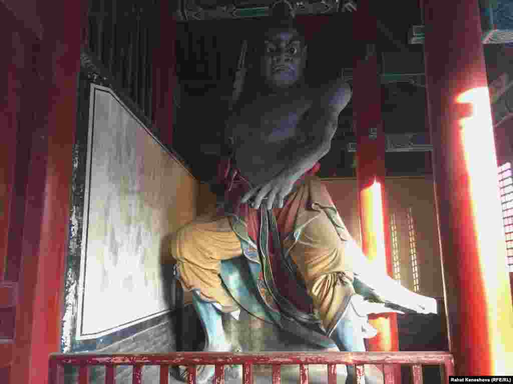 Монастырдын ички көрүнүштөрүнүн бири.