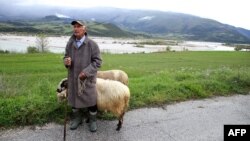 На брега на Вьоса в Албания