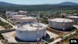 Резервоарите за съхранение на горива на „Лукойл Нефтохим Бургас“ в Росенец. Снимката е от 20 август 2024 г.