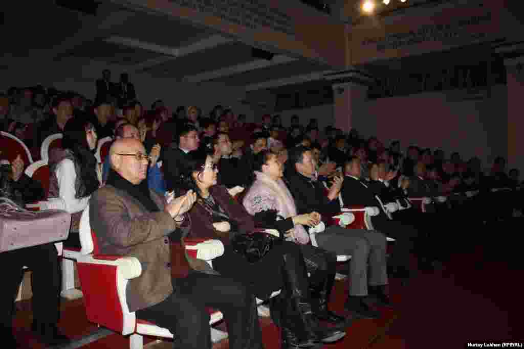 Зрители, пришедшие на спектакль &laquo;Маленький принц&raquo;.