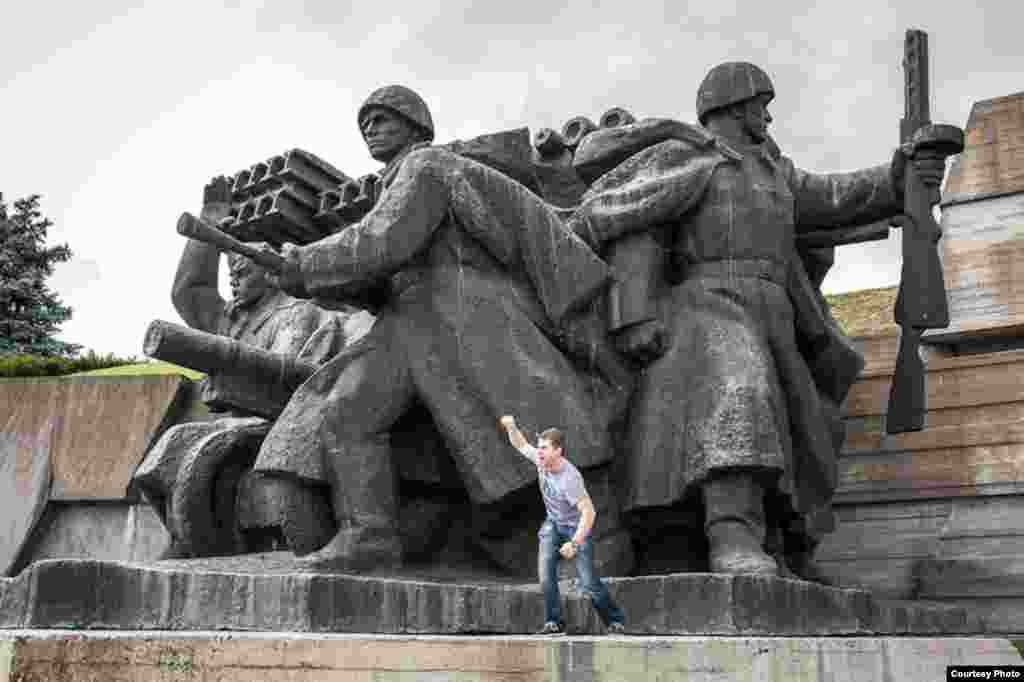 &quot;N&euml; Ukrain&euml;, ajo ishte me t&euml; v&euml;rtet&euml; di&ccedil;ka e ve&ccedil;ant&euml;&quot;, thot&euml; Marcin Pietrzyk, i cili erdhi nga Polonia n&euml; Kiev p&euml;r t&euml; par&euml; ndeshjen&nbsp; Angli - Suedi&nbsp;