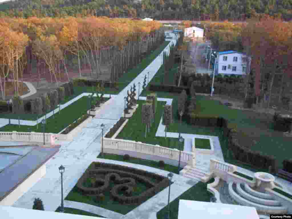 Фотографії ймовірного «палацу Путіна» у Прасковеївці на Чорному морі