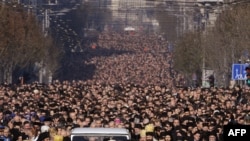 Церковь утверждает, что в течении 4 дней у гроба патриарха побывало полмиллиона человек 