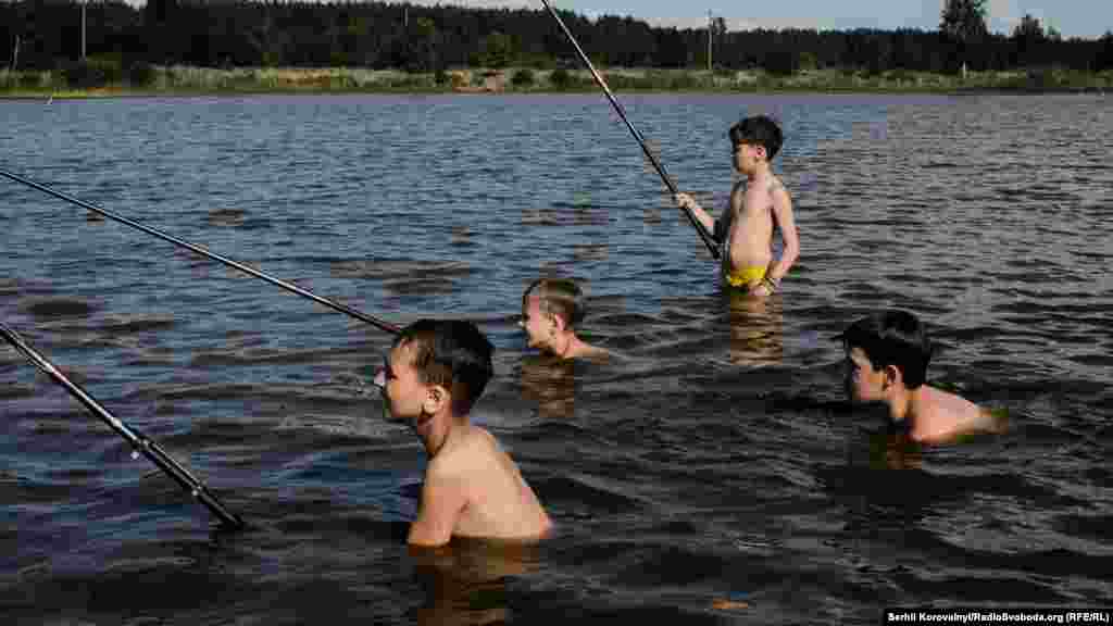 Хлопці-рибалки