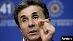 И в Вашингтоне, и в Москве хотели бы видеть Грузию более предсказуемой и едущей в свое новое царство на более низкой скорости