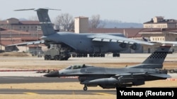 Американський винищувач F-16 на авіабазі США в Південній Кореї