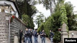 Римде АКШ менен Ирандын сүйлөшүүлөрүнүн экинчи айлампасы өтүп жаткан жерде турган полиция кызматкерлери. 19-апрель, 2025-жыл