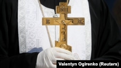 Ucraina, sfințirea bucatelor, respectând măsurile sanitare în timp de pandemie.