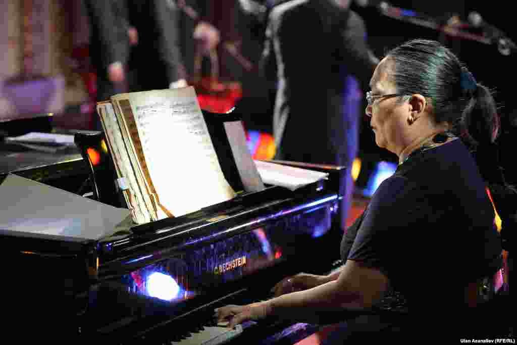 Попурри из итальянских и кыргызских песен