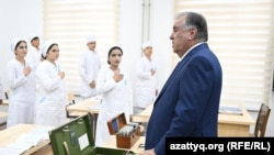 Президент Эмомали Рахмон медициналык университеттин жаңы корпусунун ачылышы маалында. 24-октябрь 2025-жыл