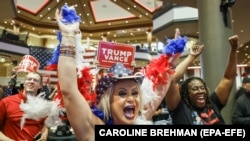 Pristalice republikanskog kandidata Donalda Trumpa reaguju na izborni rezultat u saveznoj državi Nevadi