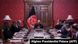 Afganistanski predsjednik Ašraf Gani u razgovoru sa američkim specijalnim predstavnikom Zalmajem Halilizadom u Kabulu, 27. januar 2019.