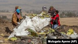 Istražni tim na mestu pada aviona, Bišoft, Etiopija
