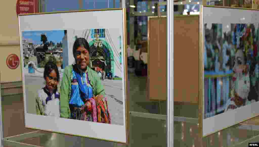 На виставці представлені фотографії жінок 15 країн світу, враховуючи Україну