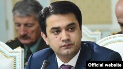 Рустам Эмомали