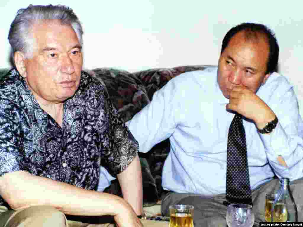 Чингиз Айтматова и литератор Осмонакун Ибраимов. (Фото О. Ибраимова).