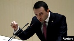 По мнению экспертов, ясности и какой-то логики в представленной программе пока не ощущается. Они задаются вопросами: насколько Гарибашвили самостоятельная фигура и насколько оценка режима Саакашвили, прозвучавшая из его уст, может явиться своего рода анонсом политических изменений?