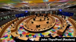 Megoldást várnak a magyar vétó utáni helyzetre a magyar ellenzéki pártok.