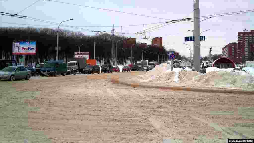 Столиця Білорусі Мінськ теж потерпає цими днями від глибокого снігу, 16 березня 2013 року