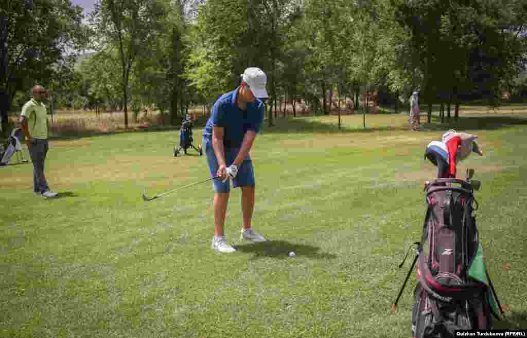 Мелдеште жаш курагы жагынан чектөө болгон жок.