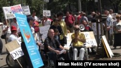 Protest osoba sa invaliditetom pred Vladom Srbije, juni 2015