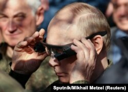 Президент Росії Володимир Путін спостерігає за спільними військовими навчаннями Росії та Білорусі під кодовою назвою «Захід-2025» на полігоні Муліно в Нижегородській області, Росія, 16 вересня 2025 року