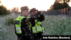 За даними очільника прикордонної служби, такі повітряні кулі є надто непередбачуваними, щоб використовувати їх для будь-яких інших цілей