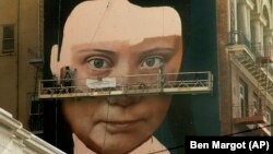 Frescă reprezentând-o pe Greta Thunberg, în San Francisco