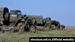 Российские военные в Крыму во время учения, архивное фото
