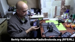 Військовослужбовець 154 ОМБр ремонтує «Мавік»