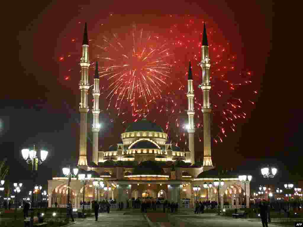 Огномет над џамијата на Ахмад Кадиров во главниот град на Чеченија Грозни