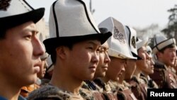 Ак калпак күнүнө арналган иш-чаранын катышуучулары, Бишкек, 4-март 2021-жыл.