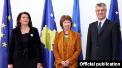 Ashton prilikom susreta sa predsednicom i premijerom Kosova, 14. mart 2013.