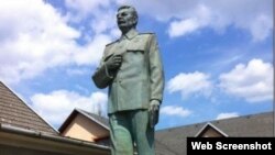 The online advert for Milan's Stalin statue.