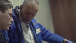 Extenuați și prost plătiți – salvatorii de vieți de pe ambulanțele rusești